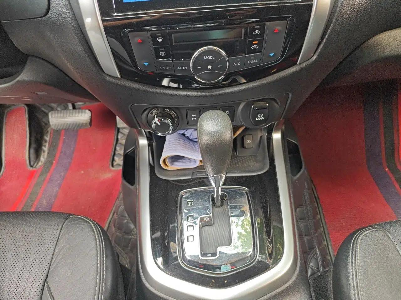 Nissan Terra 2018 2.5L Automatic 4x4 Luxury Edition — миниатюра 15