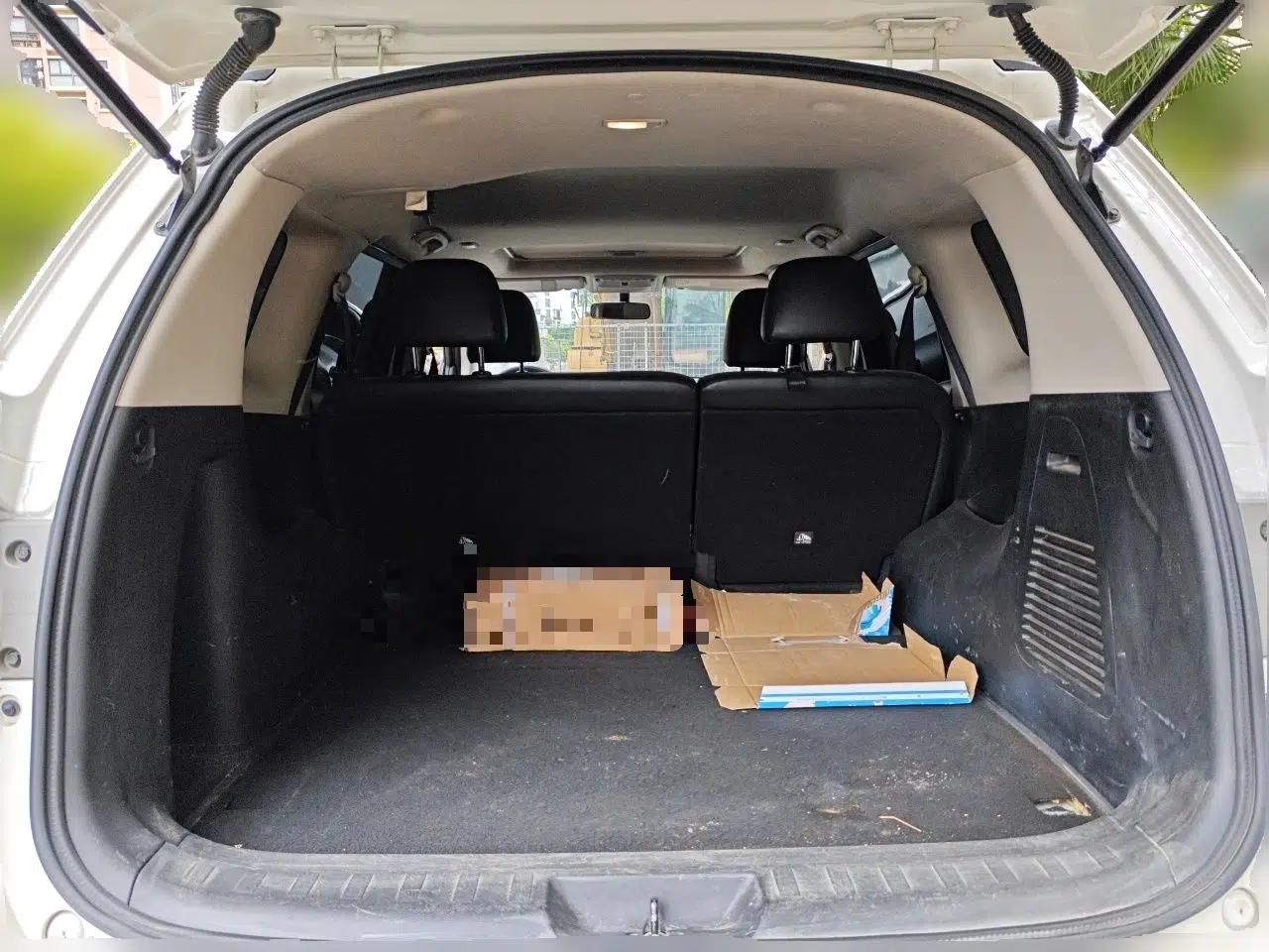Nissan Terra 2018 2.5L Automatic 4x4 Luxury Edition — миниатюра 20