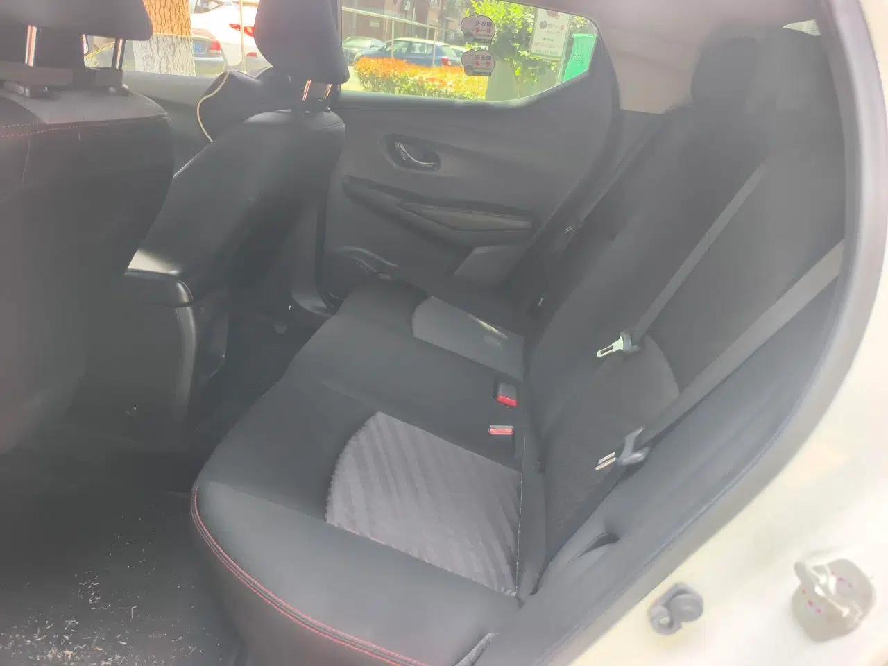 Nissan Lannia 2016 1.6L CVT Smart Cool Edition — миниатюра 14