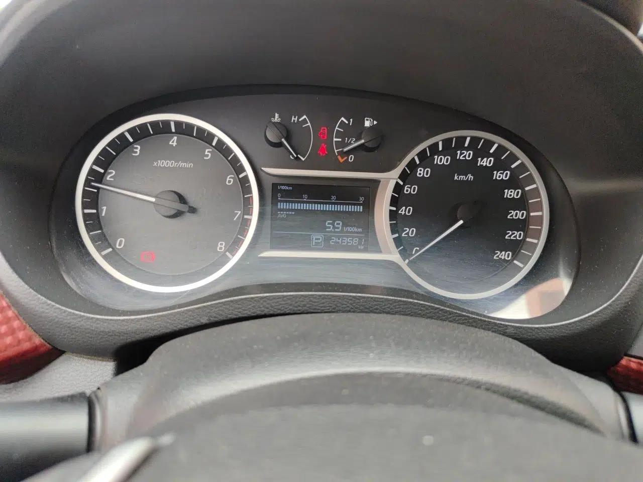 Nissan Lannia 2016 1.6L CVT Cool Edition — миниатюра 13