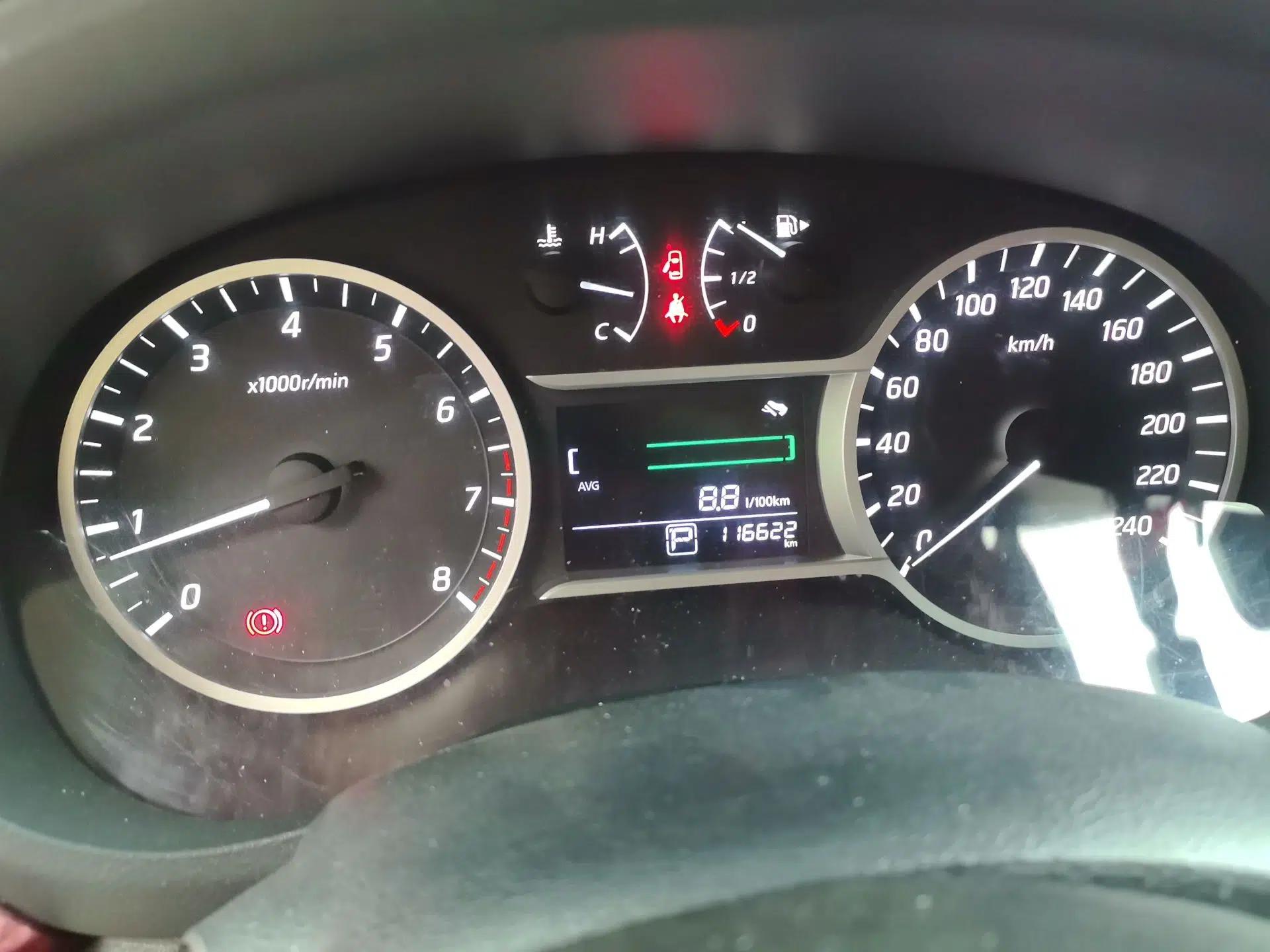 Nissan Lannia 2016 1.6L CVT Smart Cool Edition — миниатюра 12