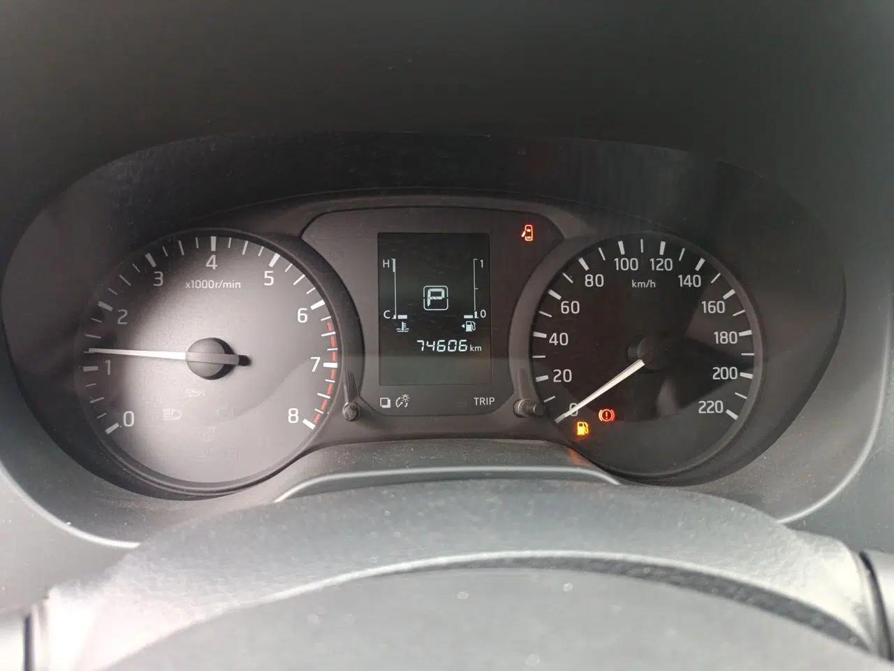 Nissan Navara 2017 2.5L Automatic 2WD Luxury Edition QR25 — миниатюра 12