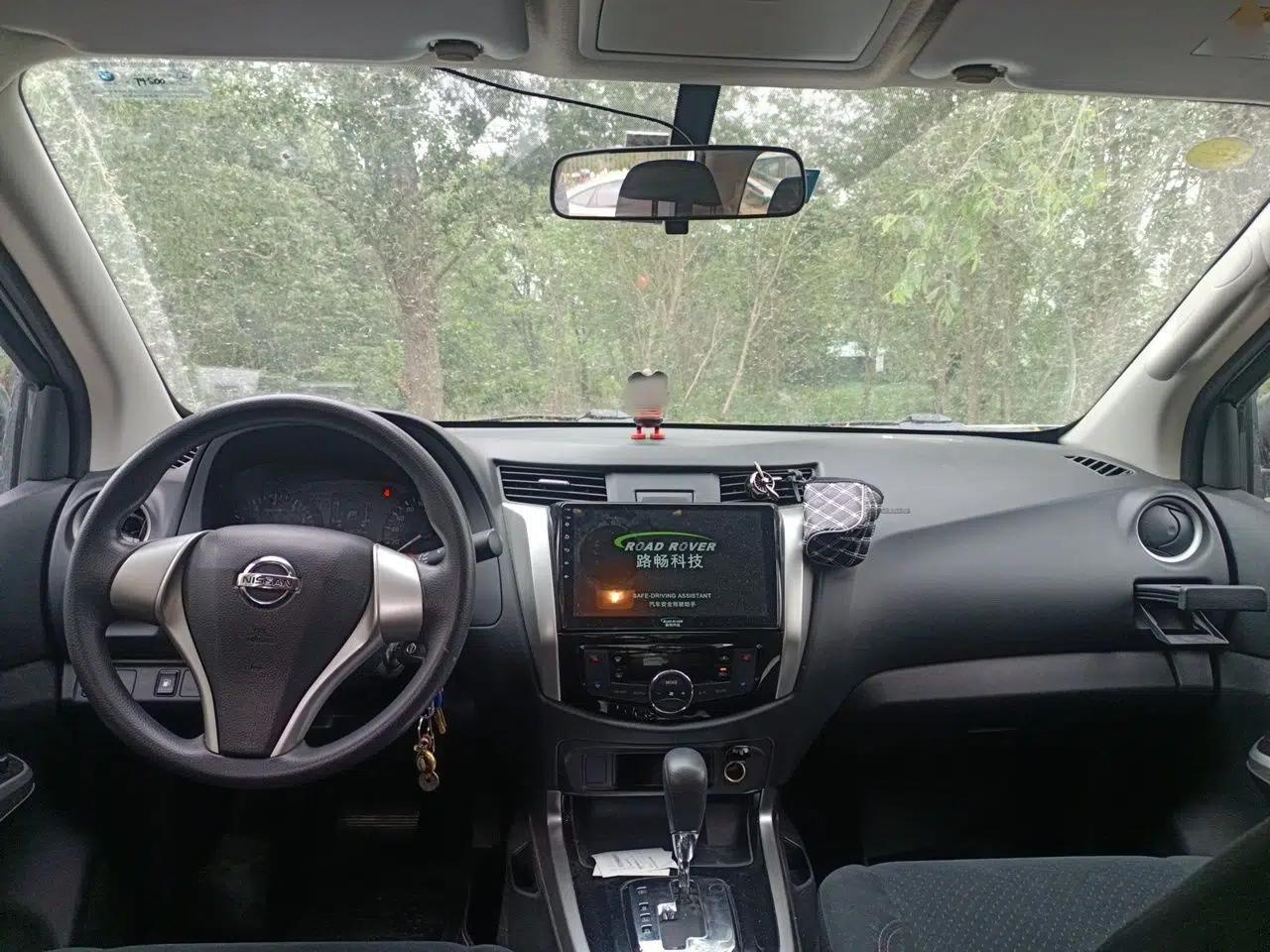 Nissan Navara 2017 2.5L Automatic 2WD Luxury Edition QR25 — миниатюра 10
