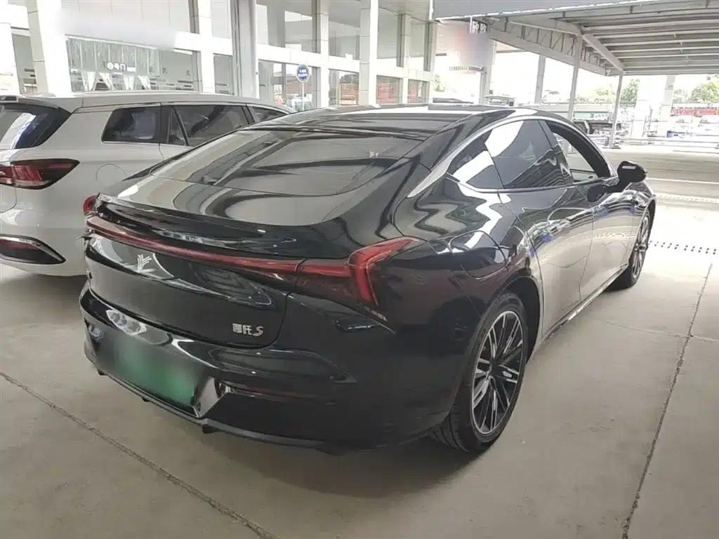 Nezha S 2024 Pure Electric 520km Rear-Wheel Drive Lite Edition — миниатюра 7