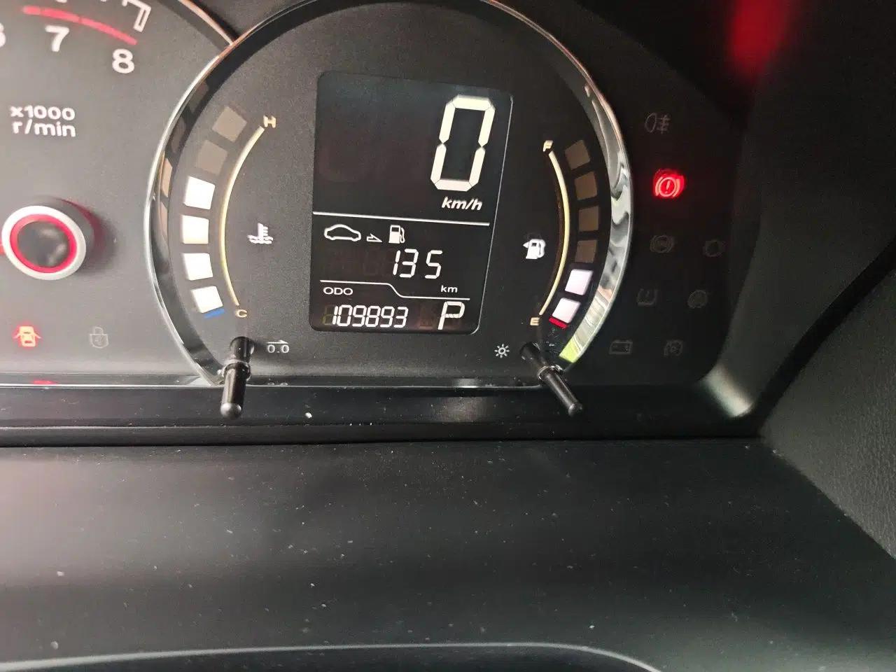Roewe 350 2011 350S 1.5L Automatic Xunyue Edition — миниатюра 13