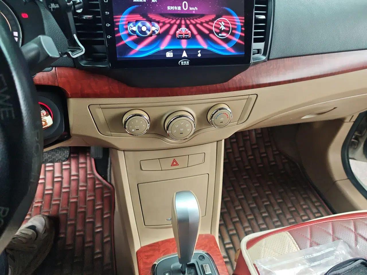 Roewe 350 2011 350S 1.5L Automatic Xunyue Edition — миниатюра 14
