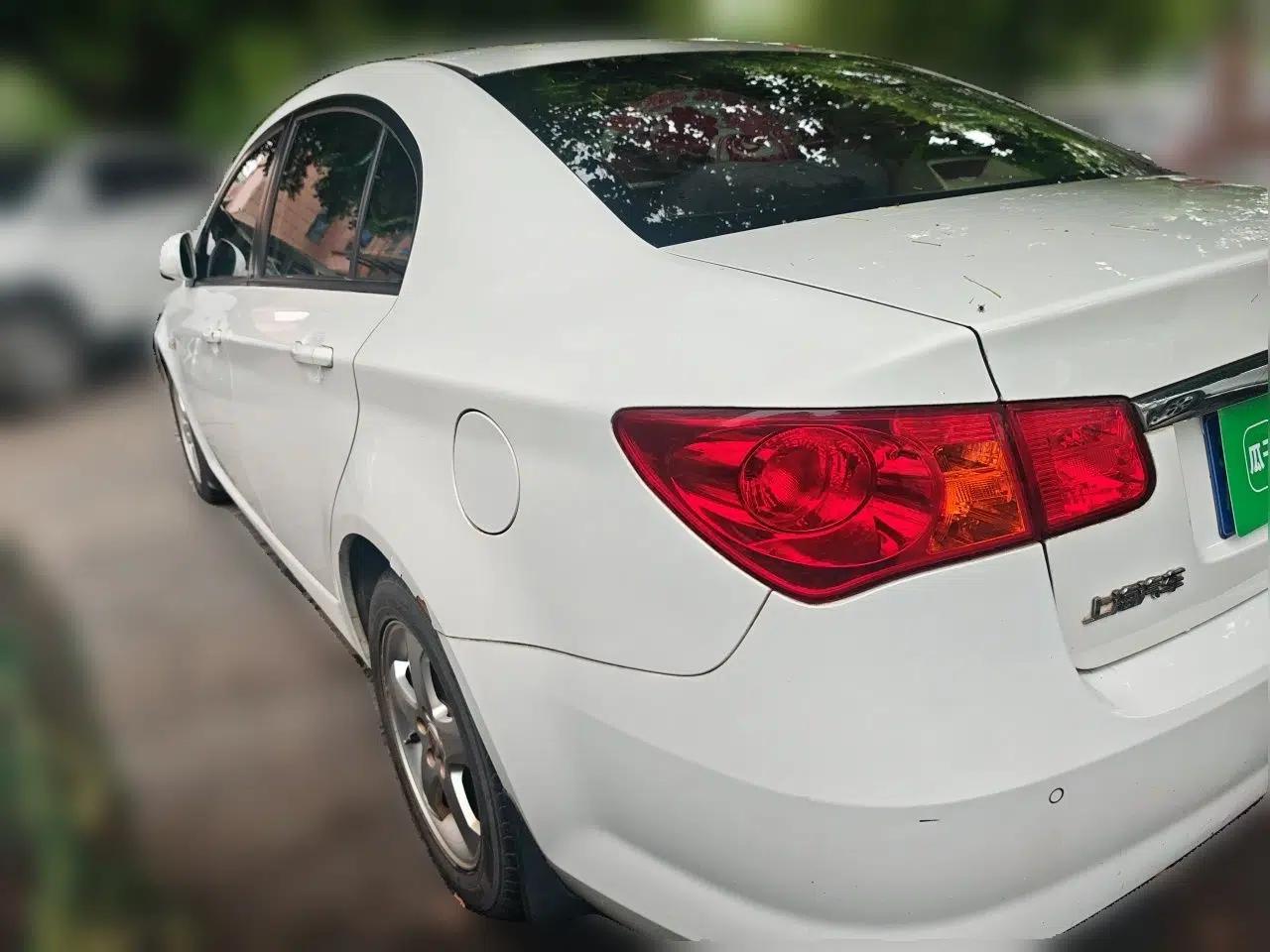 Roewe 350 2011 350S 1.5L Automatic Xunyue Edition — миниатюра 4