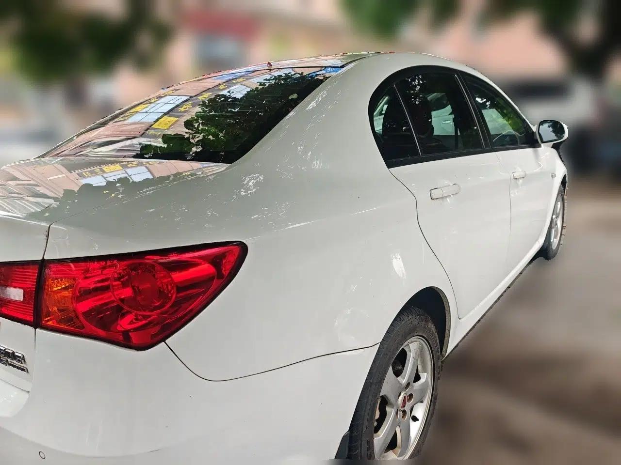 Roewe 350 2011 350S 1.5L Automatic Xunyue Edition — миниатюра 6