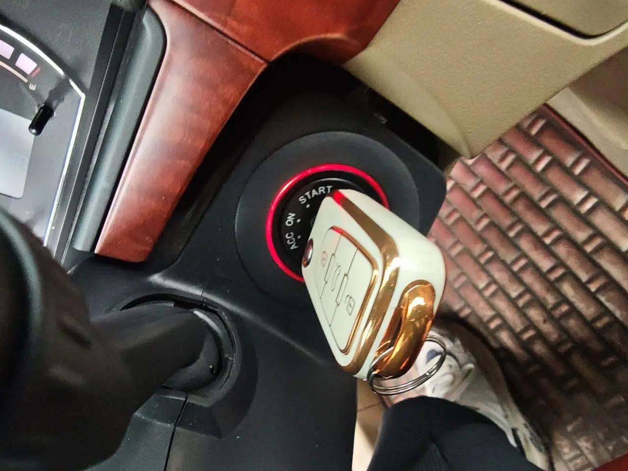 Roewe 350 2011 350S 1.5L Automatic Xunyue Edition — миниатюра 9