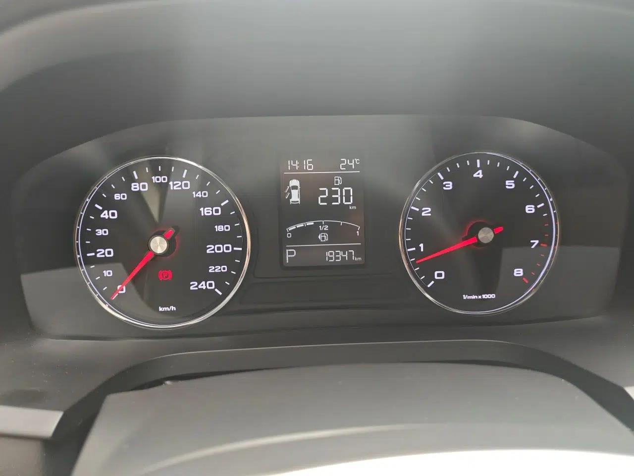 Roewe i6 2020 PLUS 1.6L CVT 4G Connected Glory Flagship Edition — миниатюра 12