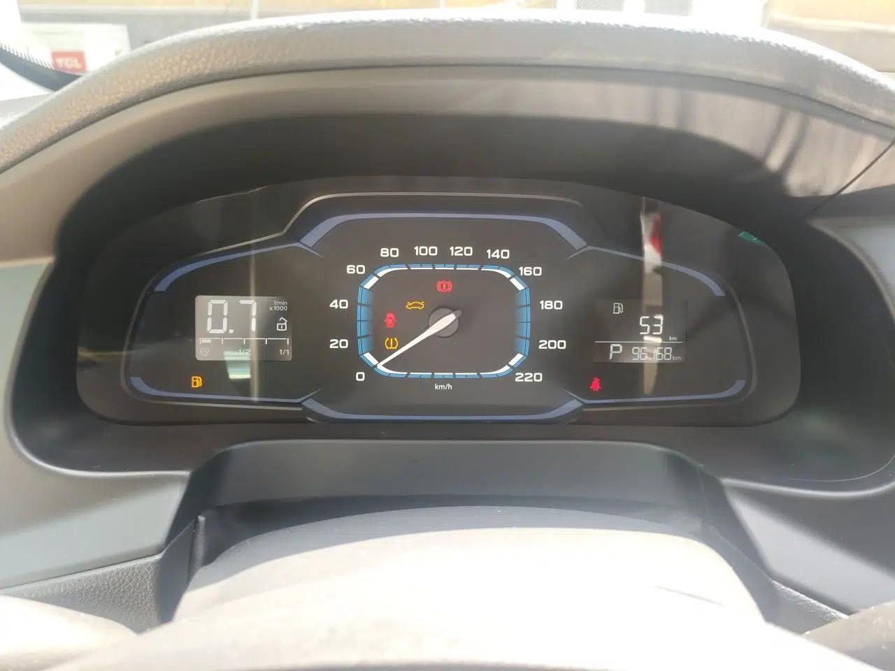 Roewe 360 2016 1.5L Automatic Smart Screen Version — миниатюра 12