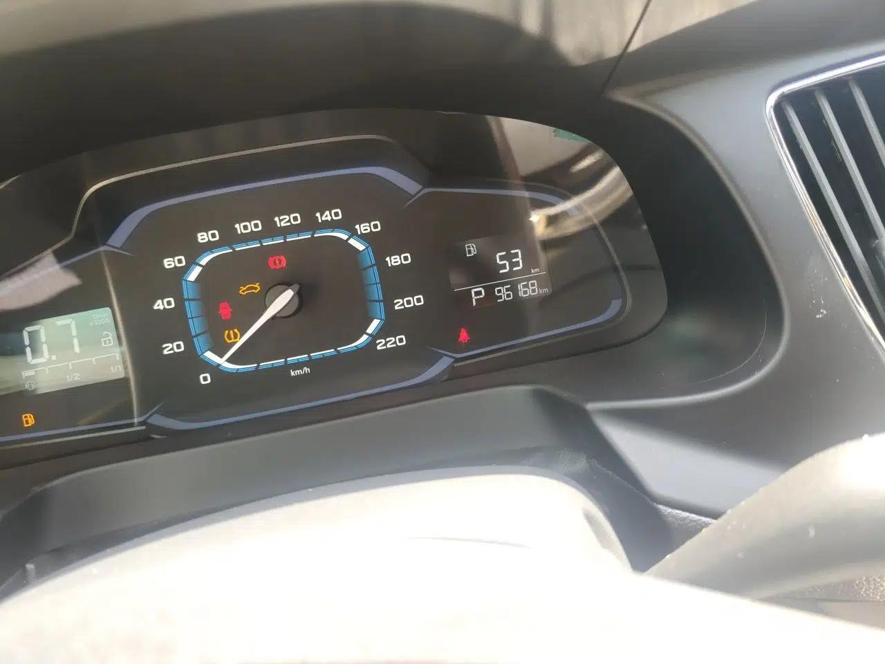 Roewe 360 2016 1.5L Automatic Smart Screen Version — миниатюра 13