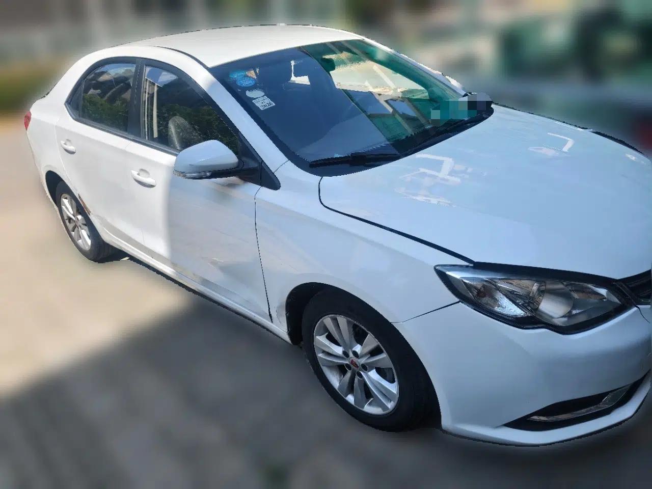 Roewe 360 2016 1.5L Automatic Smart Screen Version — миниатюра 3