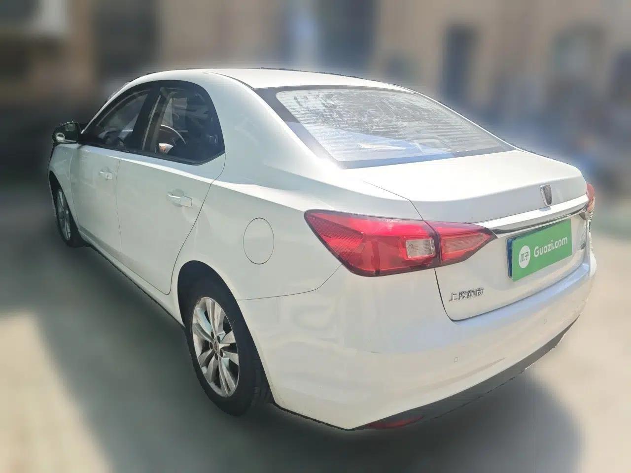 Roewe 360 2016 1.5L Automatic Smart Screen Version — миниатюра 4