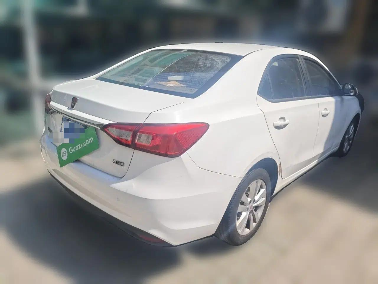 Roewe 360 2016 1.5L Automatic Smart Screen Version — миниатюра 6