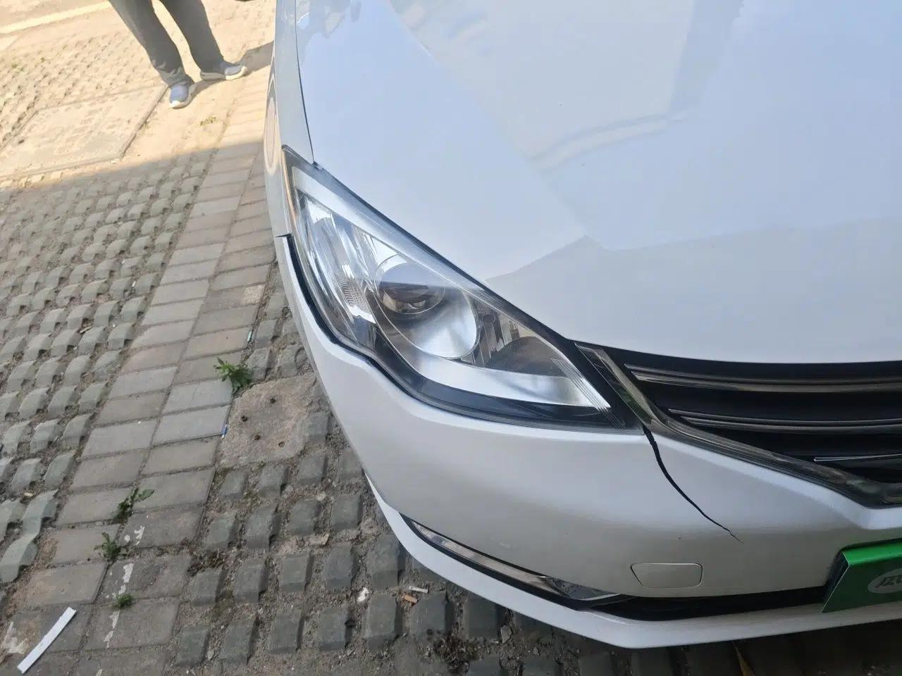 Roewe 360 2016 1.5L Automatic Smart Screen Version — миниатюра 7