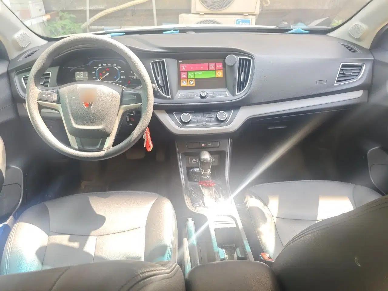 Roewe 360 2016 1.5L Automatic Smart Screen Version — миниатюра 10