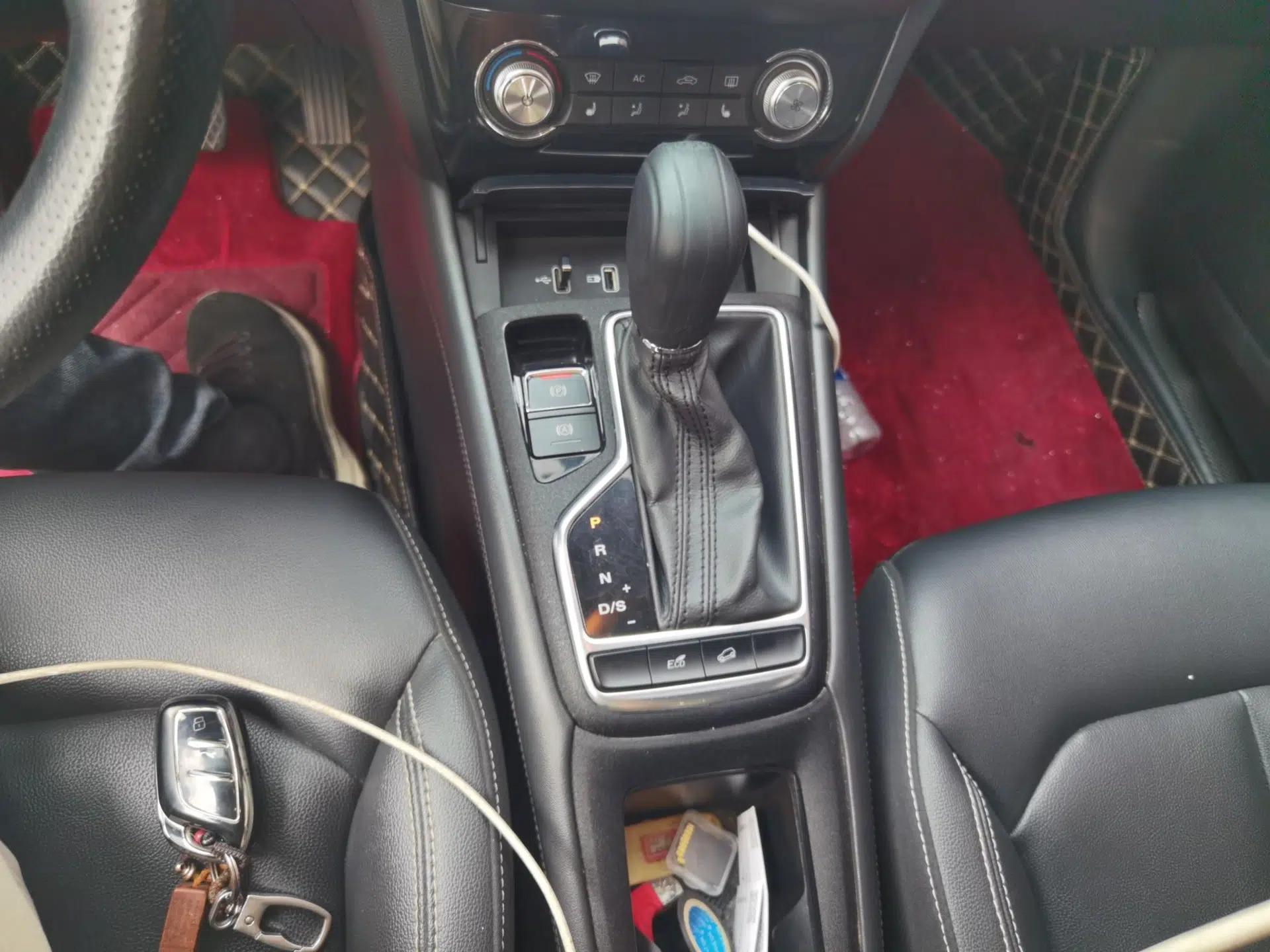 Roewe RX3 2018 1.6L CVT Flagship Edition — миниатюра 15