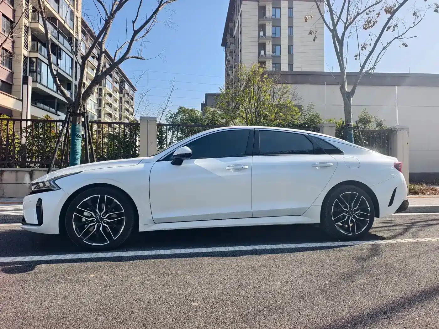 Kia K5 2025 2.0T Flagship Edition — миниатюра 3