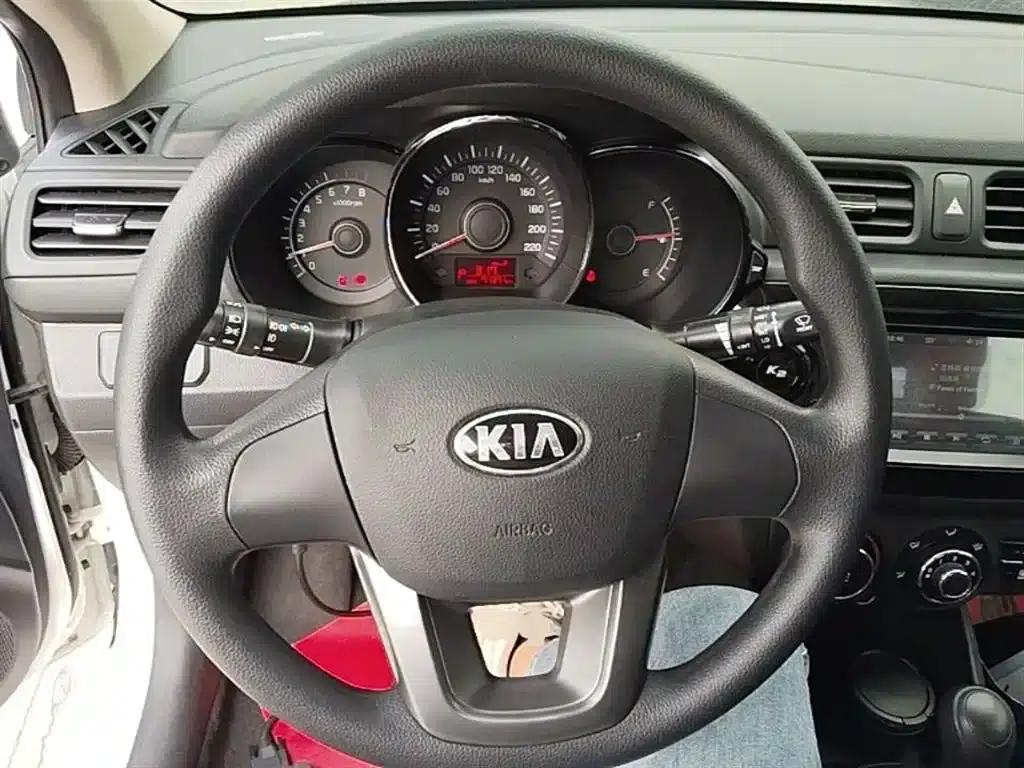 Kia K2 2012 Sedan 1.4L AT GLS Anniversary Edition — миниатюра 11