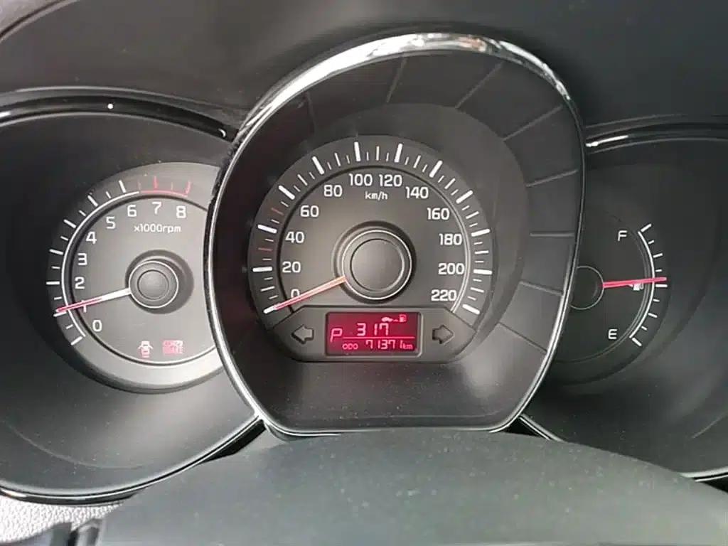 Kia K2 2012 Sedan 1.4L AT GLS Anniversary Edition — миниатюра 12