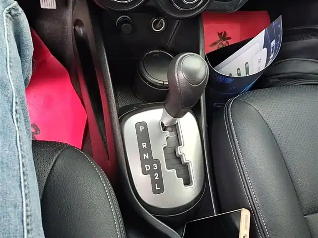 Kia K2 2012 Sedan 1.4L AT GLS Anniversary Edition — миниатюра 14