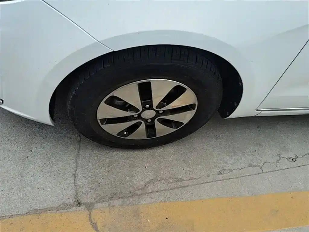 Kia K2 2012 Sedan 1.4L AT GLS Anniversary Edition — миниатюра 23
