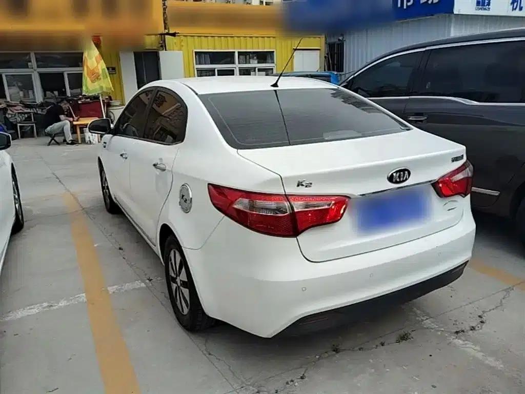 Kia K2 2012 Sedan 1.4L AT GLS Anniversary Edition — миниатюра 5
