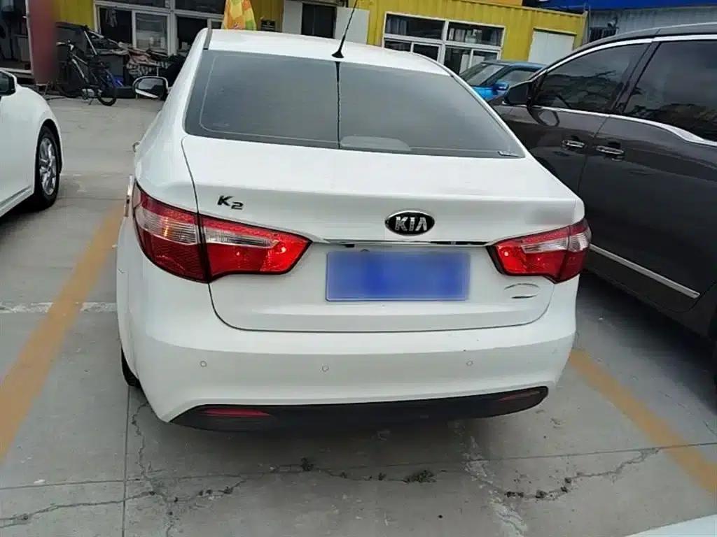 Kia K2 2012 Sedan 1.4L AT GLS Anniversary Edition — миниатюра 6