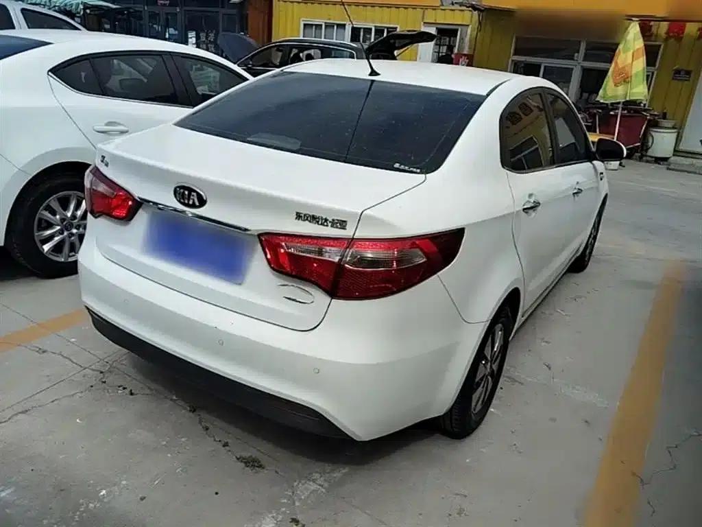 Kia K2 2012 Sedan 1.4L AT GLS Anniversary Edition — миниатюра 7