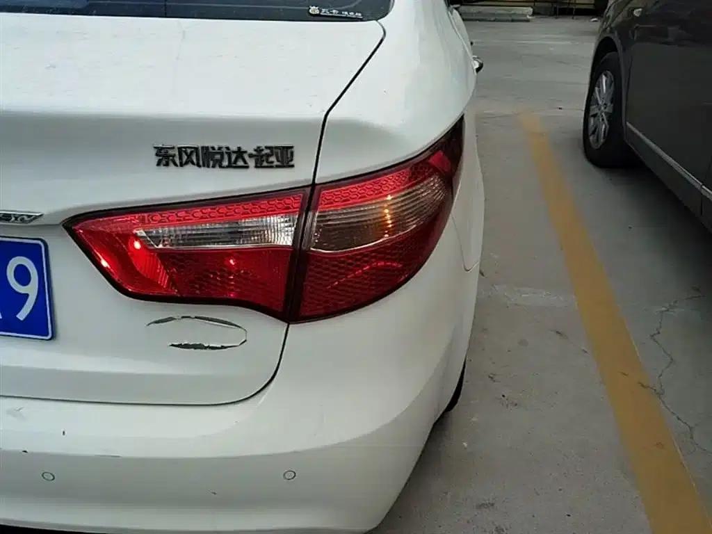 Kia K2 2012 Sedan 1.4L AT GLS Anniversary Edition — миниатюра 8