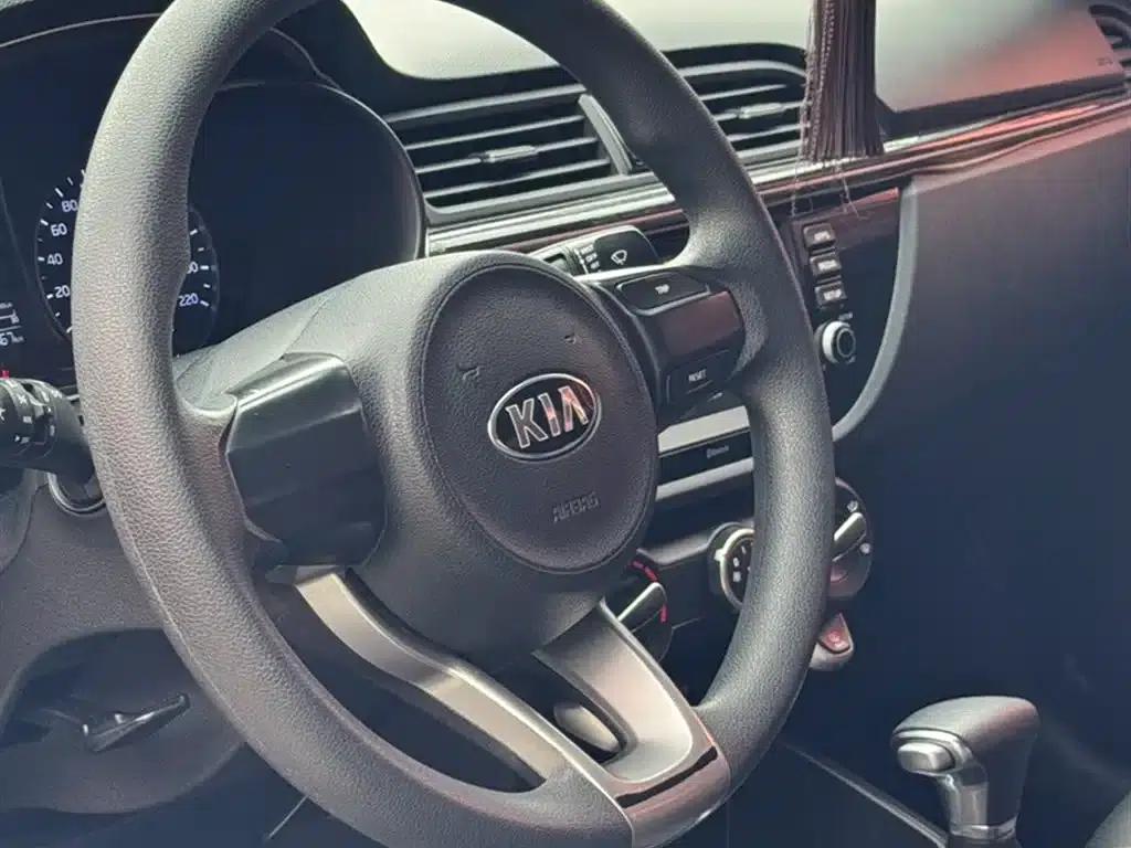 Kia K2 2017 Sedan 1.4L AT 15th Anniversary Special Edition GLS — миниатюра 15