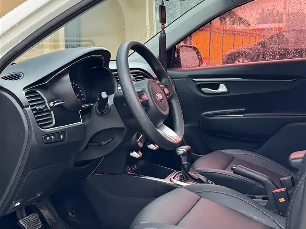 Kia K2 2017 Sedan 1.4L AT 15th Anniversary Special Edition GLS — миниатюра 18