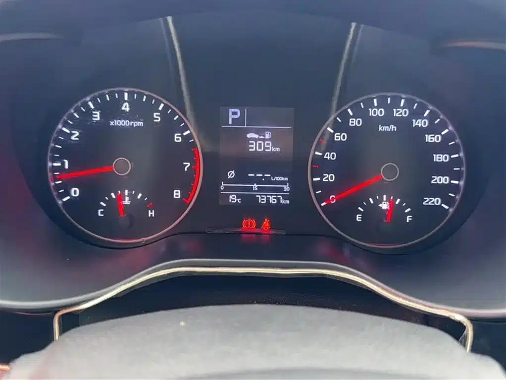 Kia K2 2017 Sedan 1.4L AT 15th Anniversary Special Edition GLS — миниатюра 4