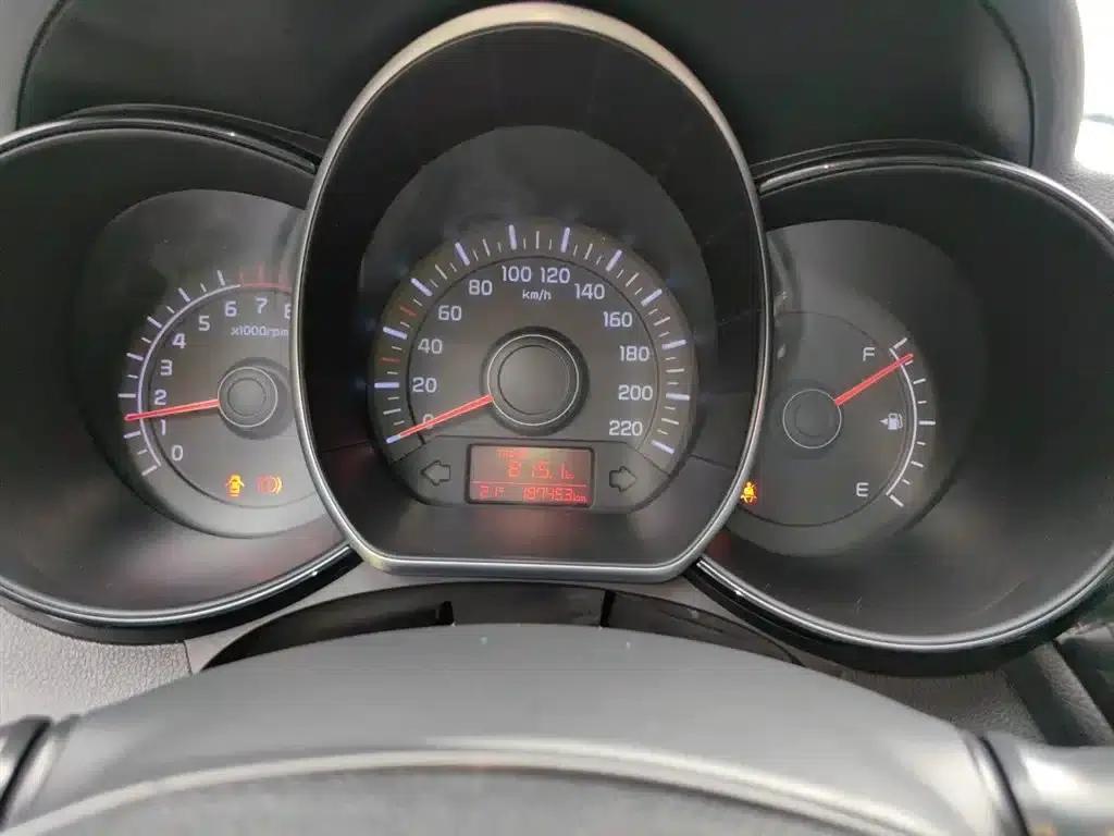 Kia K2 2015 Sedan 1.4L MT GLS — миниатюра 8