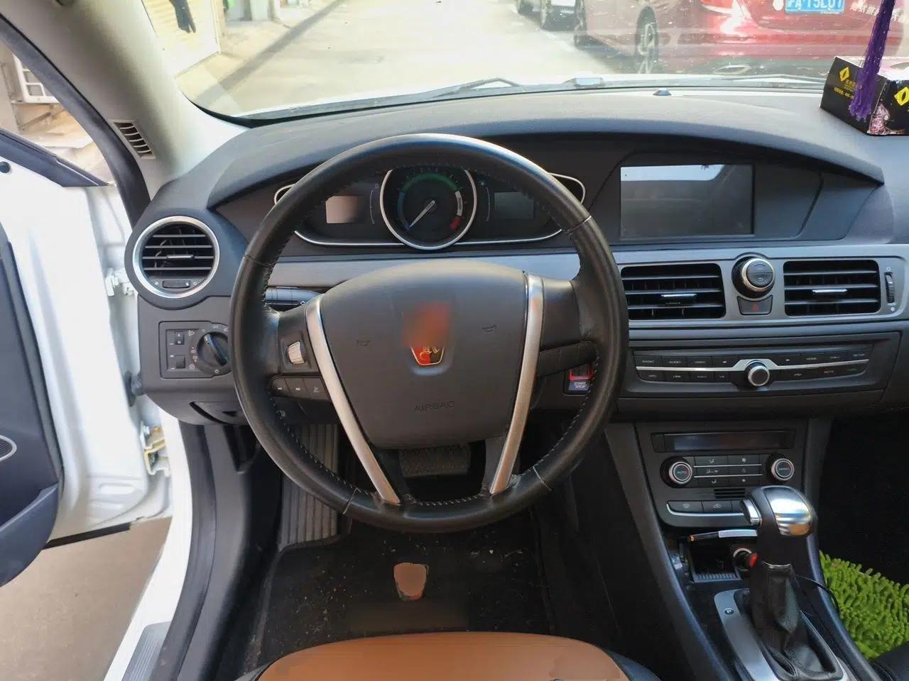 Roewe e550 2016 Deluxe Edition — миниатюра 11