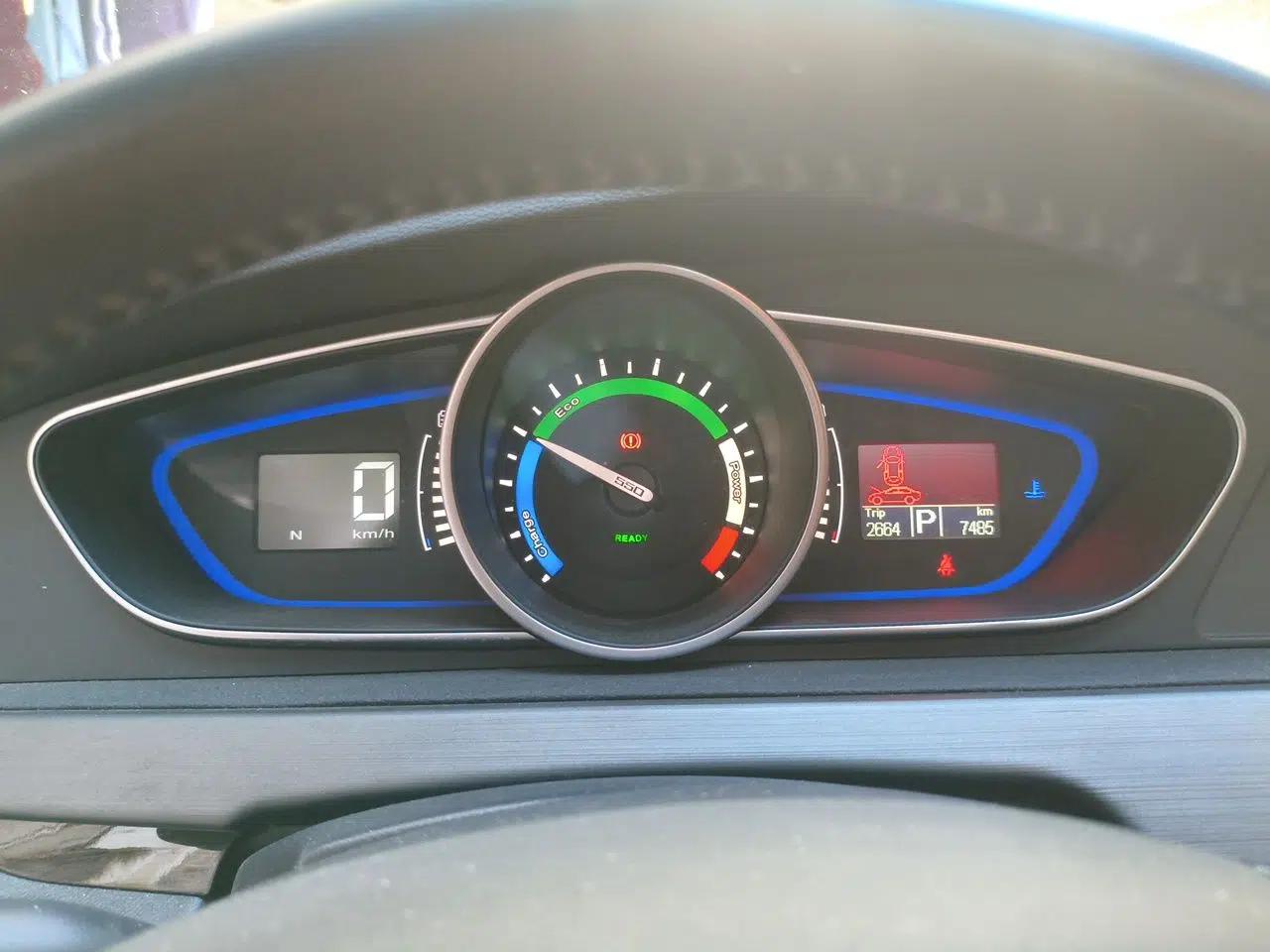 Roewe e550 2016 Deluxe Edition — миниатюра 12