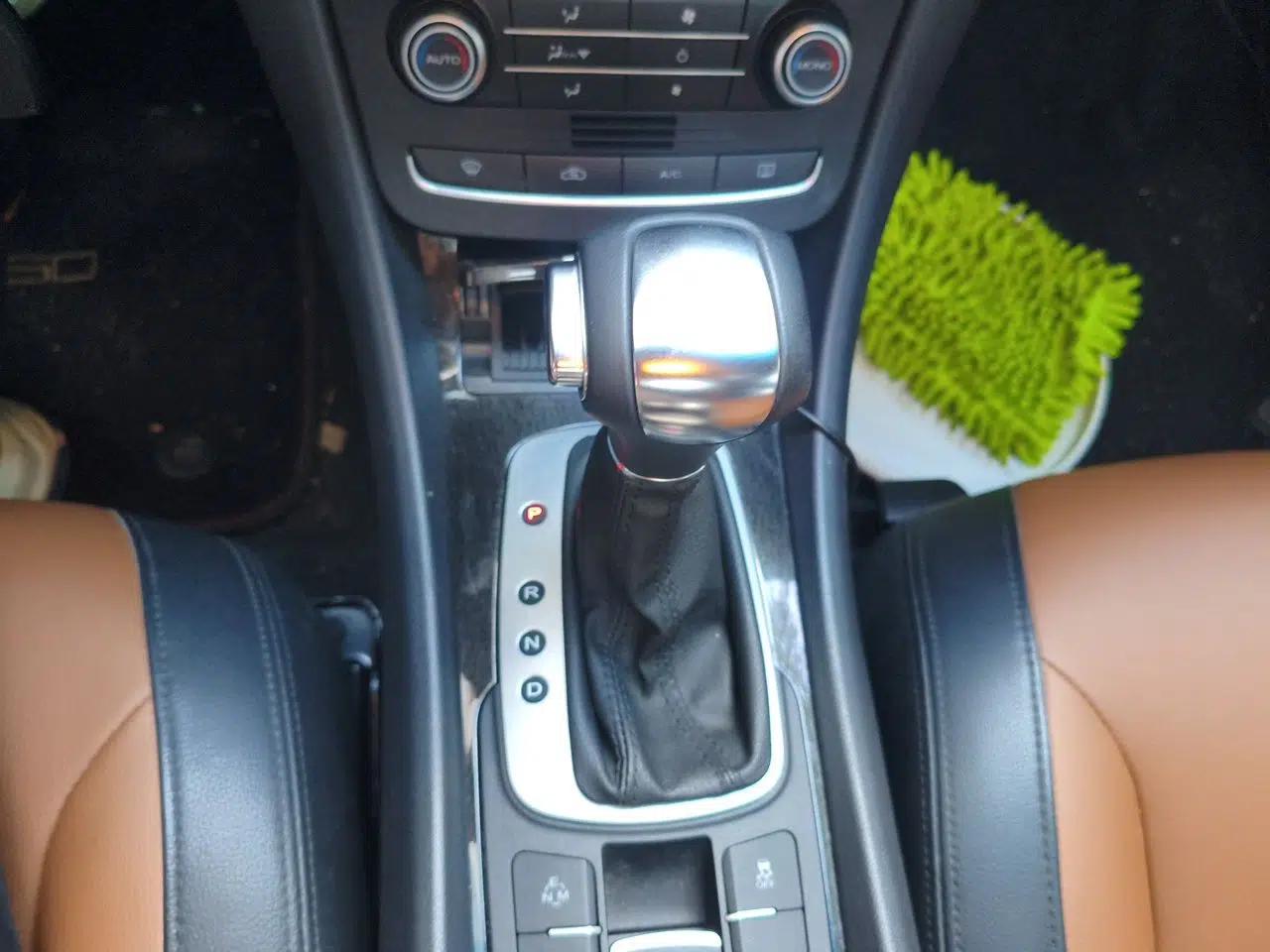 Roewe e550 2016 Deluxe Edition — миниатюра 15