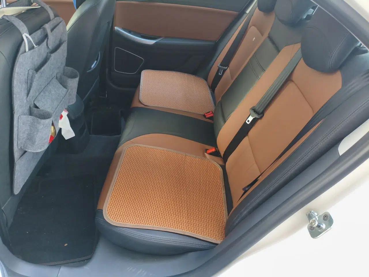 Roewe e550 2016 Deluxe Edition — миниатюра 18