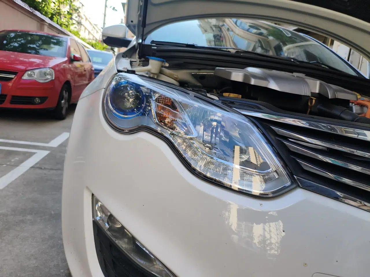 Roewe e550 2016 Deluxe Edition — миниатюра 7