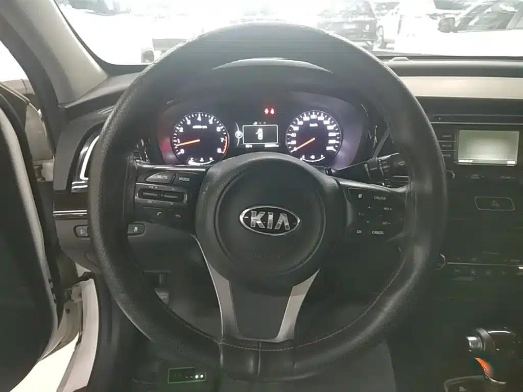 Kia K4 2015 1.8L Automatic DLX Special — миниатюра 11