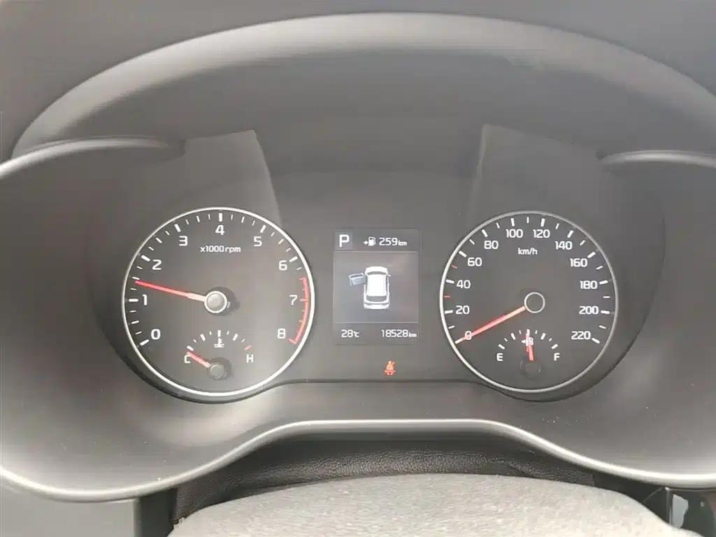 KX CROSS 2018 1.6L Automatic Sunroof Edition — миниатюра 12