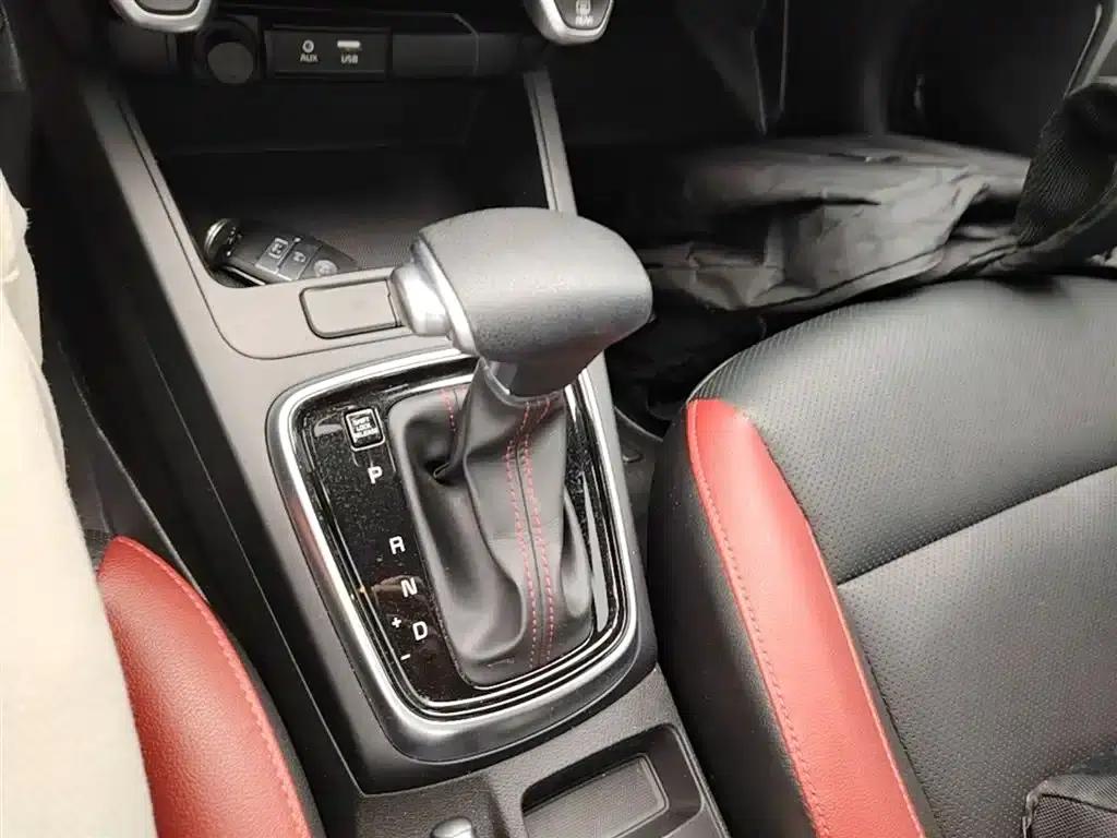 KX CROSS 2018 1.6L Automatic Sunroof Edition — миниатюра 14