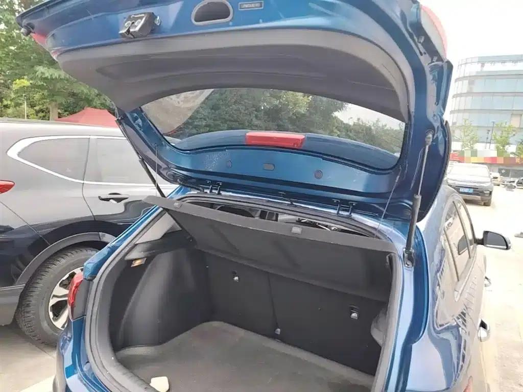 KX CROSS 2018 1.6L Automatic Sunroof Edition — миниатюра 19