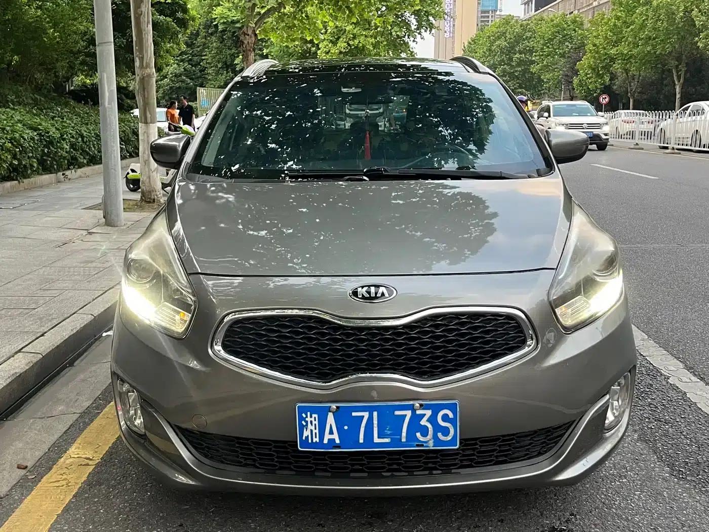 Carens 2013 2.0L 7-seater Automatic Standard Edition (National IV Emission Standard) — миниатюра 1
