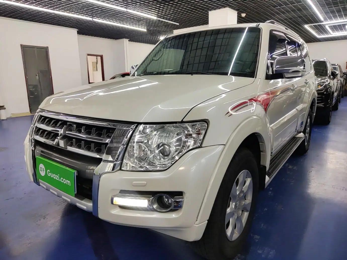 Mitsubishi Pajero 2019 3.0L Automatic Luxury Edition — миниатюра 1