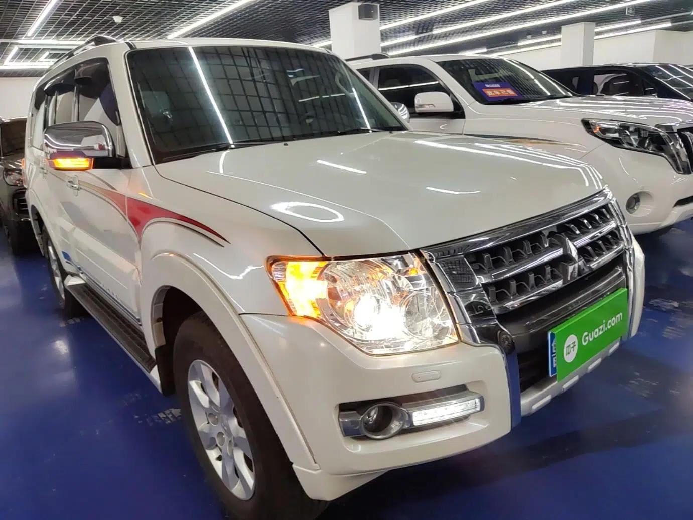Mitsubishi Pajero 2019 3.0L Automatic Luxury Edition — миниатюра 3
