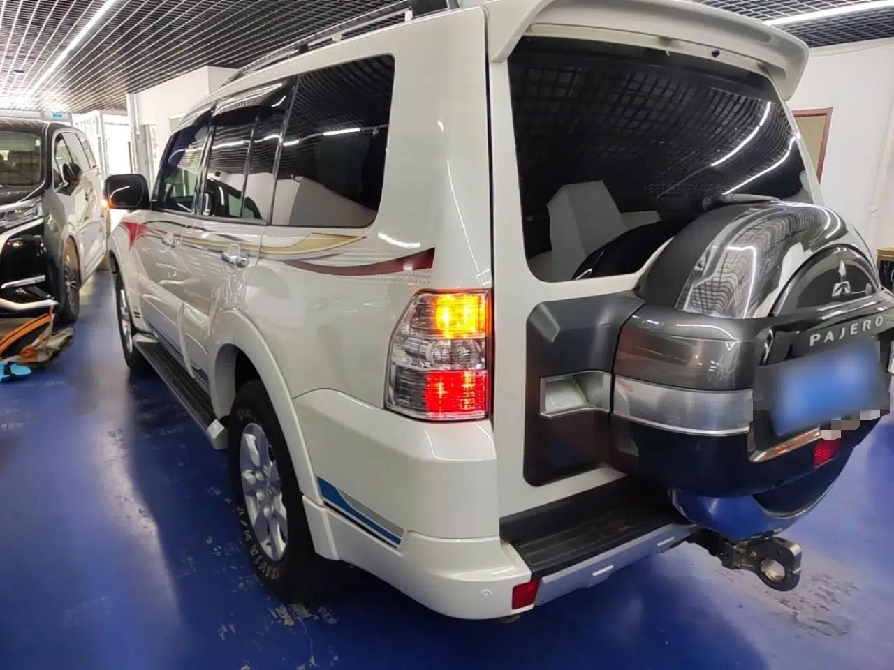 Mitsubishi Pajero 2019 3.0L Automatic Luxury Edition — миниатюра 4