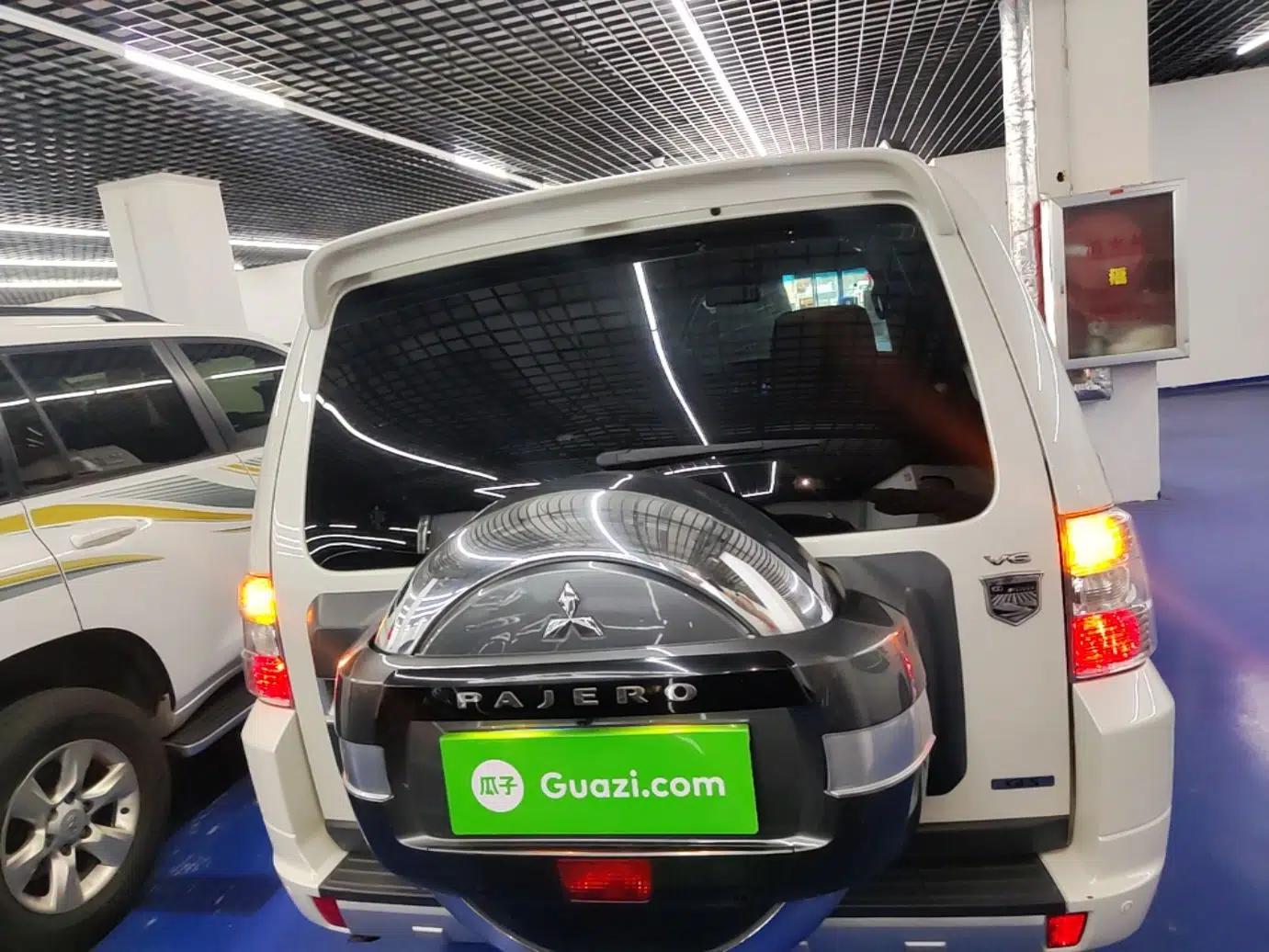 Mitsubishi Pajero 2019 3.0L Automatic Luxury Edition — миниатюра 5