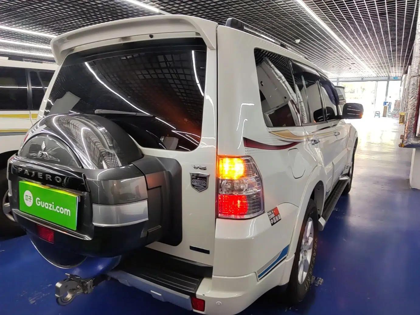 Mitsubishi Pajero 2019 3.0L Automatic Luxury Edition — миниатюра 6